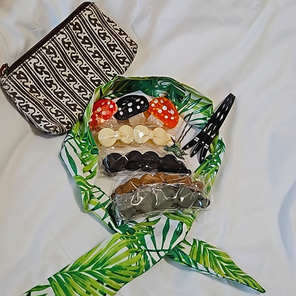 Adorable Hair Bundle! MUSHROOOM ClipS Banana Clips Bun Hair Pic Bundle with Case